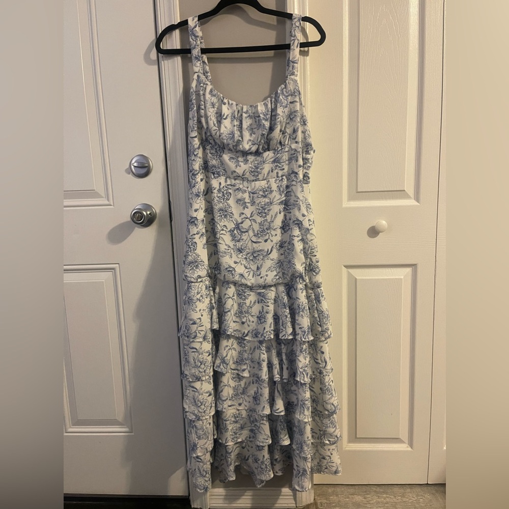 Lulus Floral Tiered Maxi Dress 👗